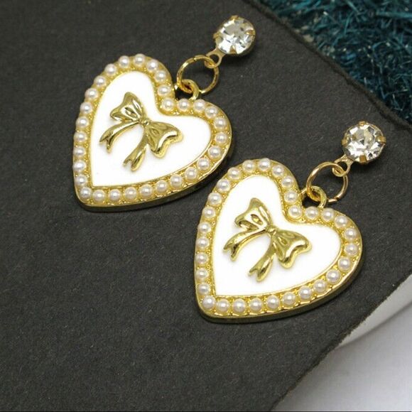 NWT BJ Heart Earrings - Picture 4 of 4